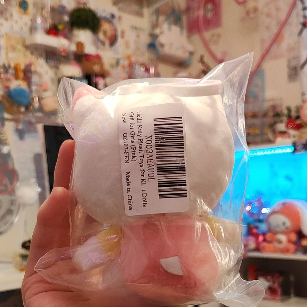 Hello Kitty Plush Keychain - Picture 3 of 4